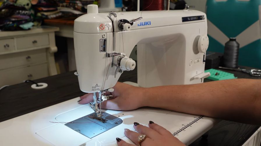 Large throat Sewing machines for Quilting, Tested & Reviewed
